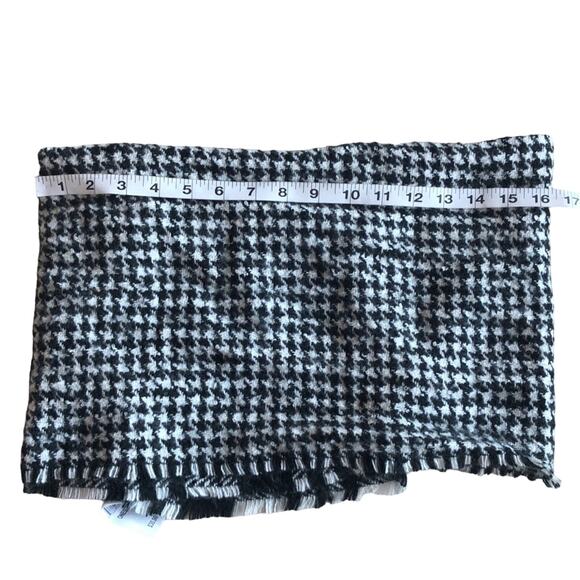 D&Y Black & White Reversible Houndstooth Scarf, OS, NWT! - Picture 4 of 5